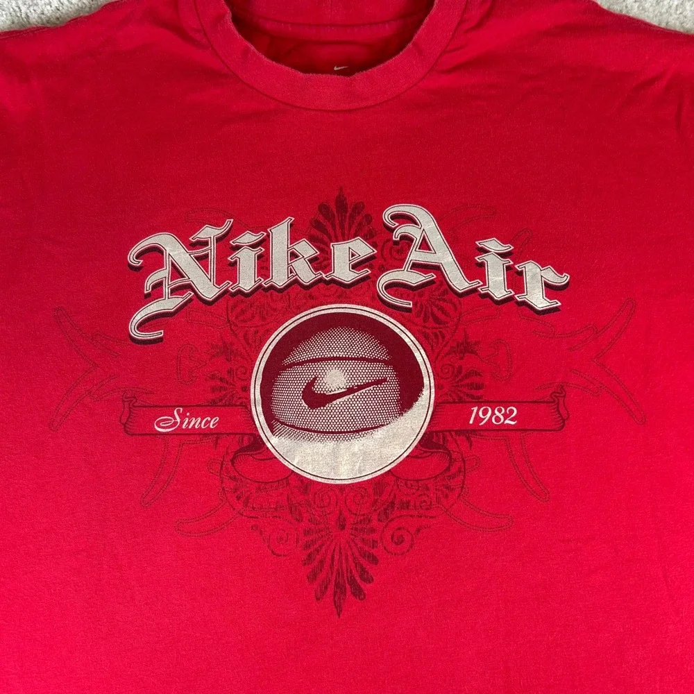 Nike Air Graphic T-Shirt Mens Medium Red Short Sleeve Basketball Since‎ 1982 Tee